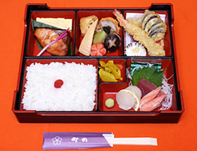 お弁当　1050円
