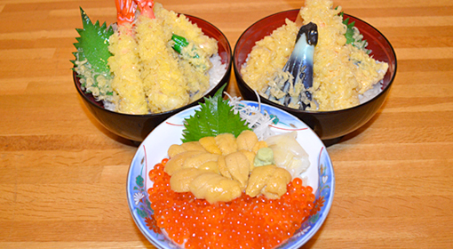 お好み三色丼　2730円　／　お好み三色丼（ミニ丼）　1575円